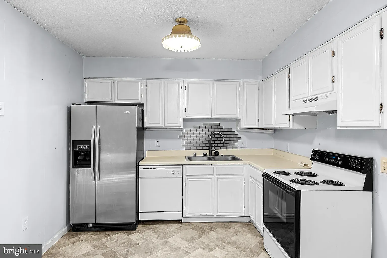3 bed, 1080 sqft, $1,800 — Photo 3