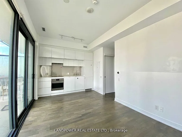 185 Roehampton Ave #804 — Photo 3
