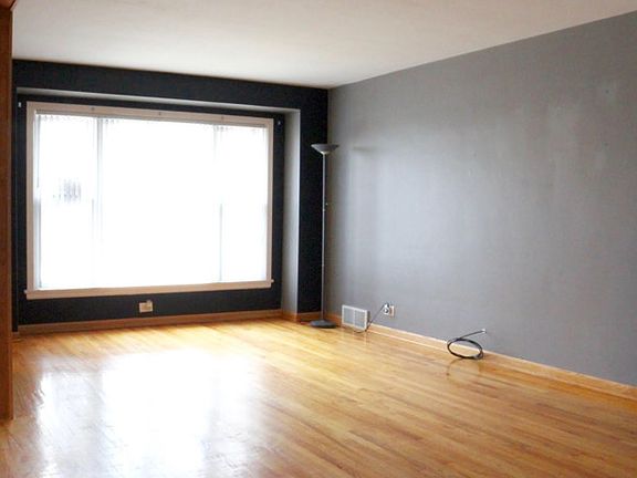 4th image of 5722 N Avondale Ave