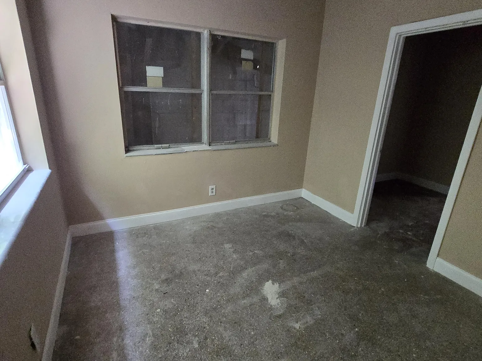 3 bed, 2.5 bath, 1100 sqft, $2,050 — Photo 4