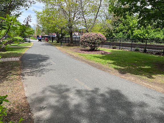 3rd image of 24 Strong Ave