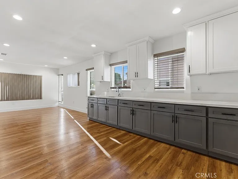 6011 Arlington Ave — Photo 4