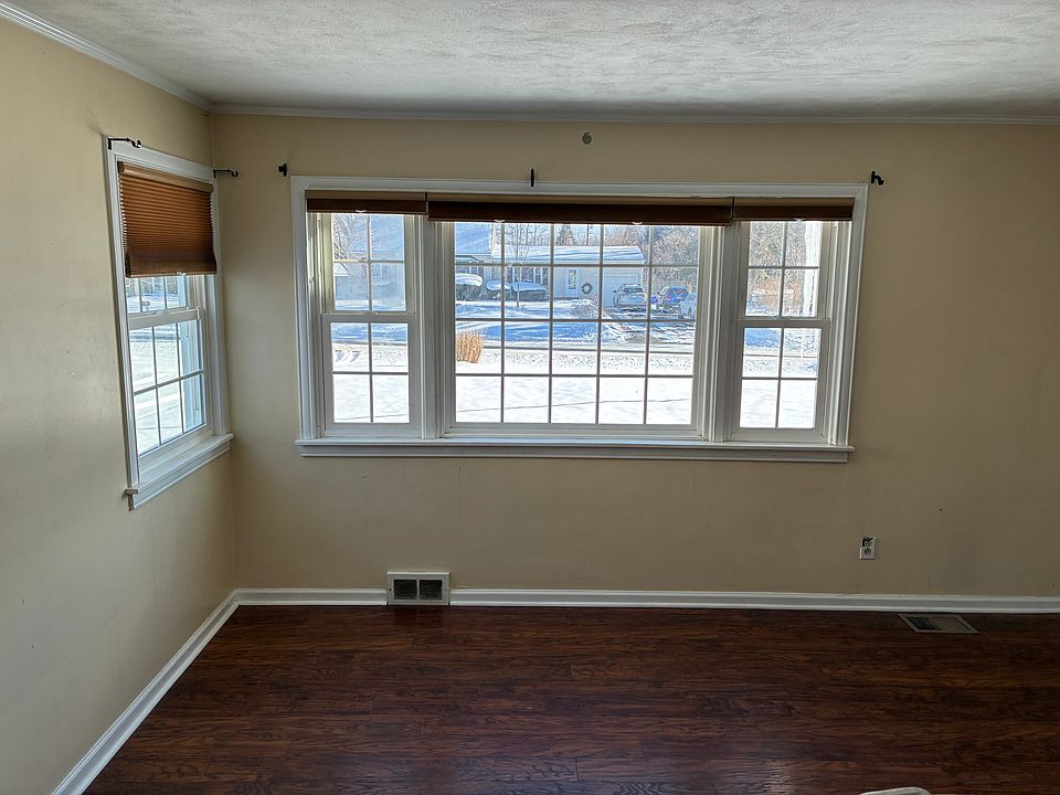 1st image of 19 College Dr