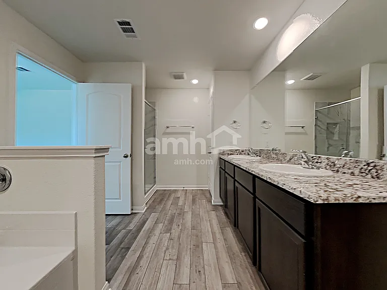 1138 Treeta Trl — Photo 11