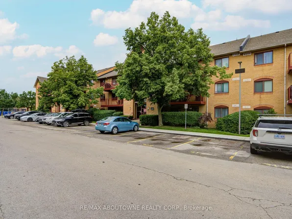 1476 Pilgrims Way #1832, Oakville, ON L6M 3G7