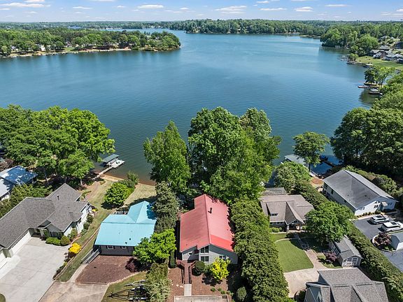 2nd image of 489 Lake Rd