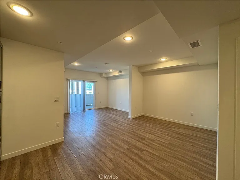 1025 S Berendo St #404 — Photo 11
