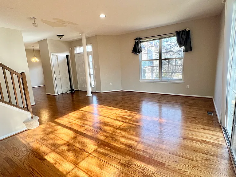 771 Chanticleer — Photo 4