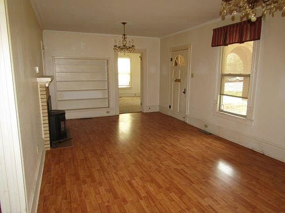2nd image of 302 E Poplar St