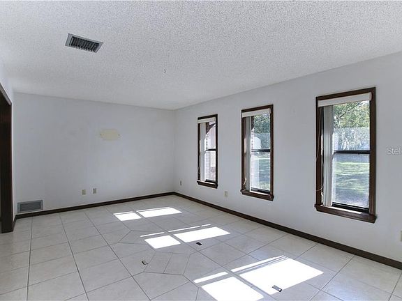 4th image of 1751 Pineland Ct