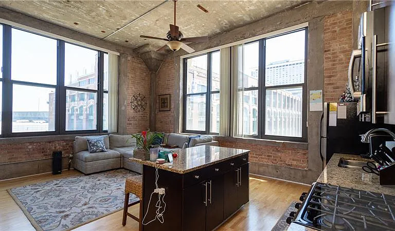 320 E 21st St #610 — Photo 2