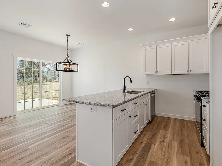 315 Pelham Ct — Photo 14