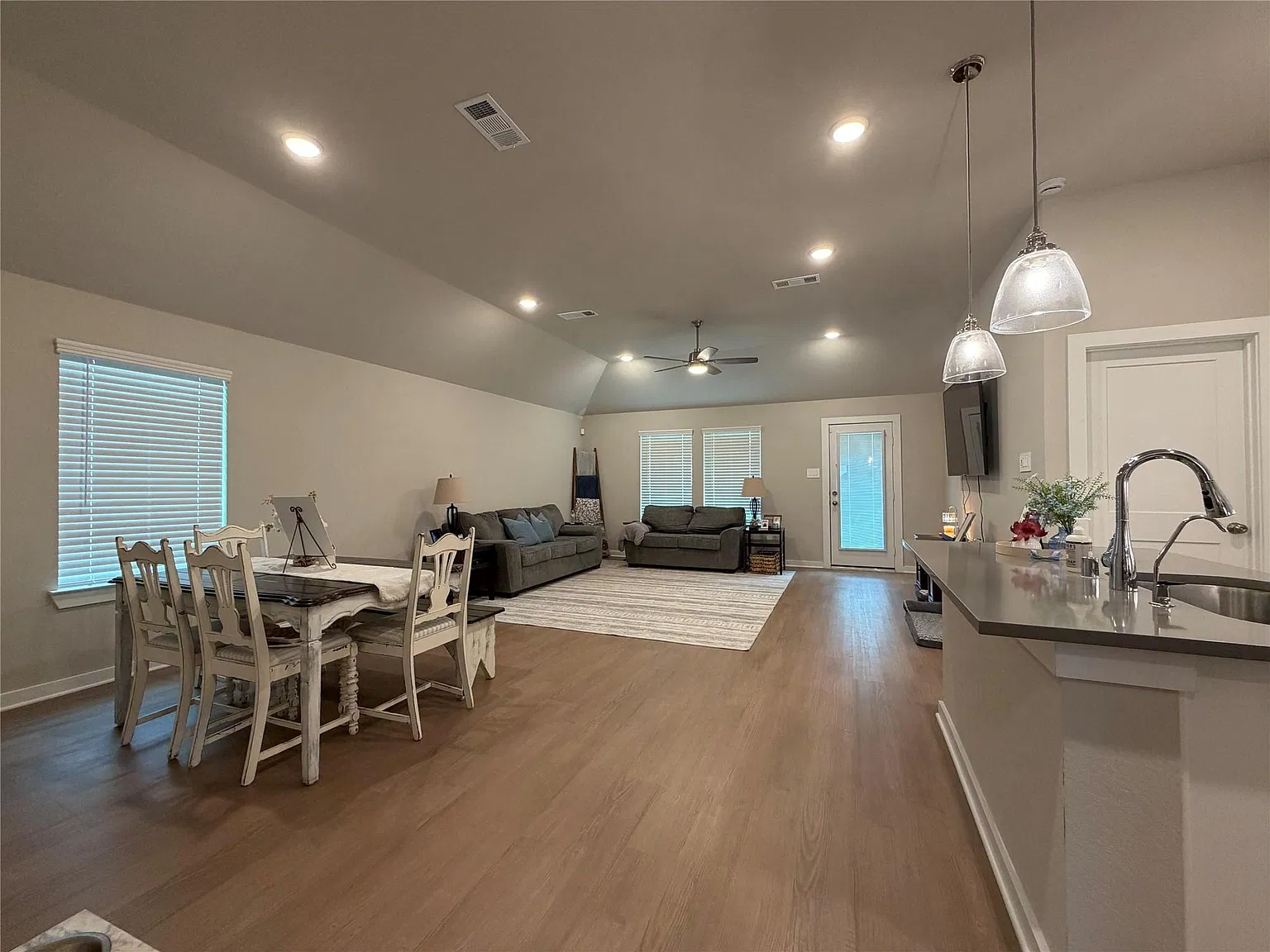 3 bed, 2.0 bath, 1551 sqft, $2,150 — Photo 4