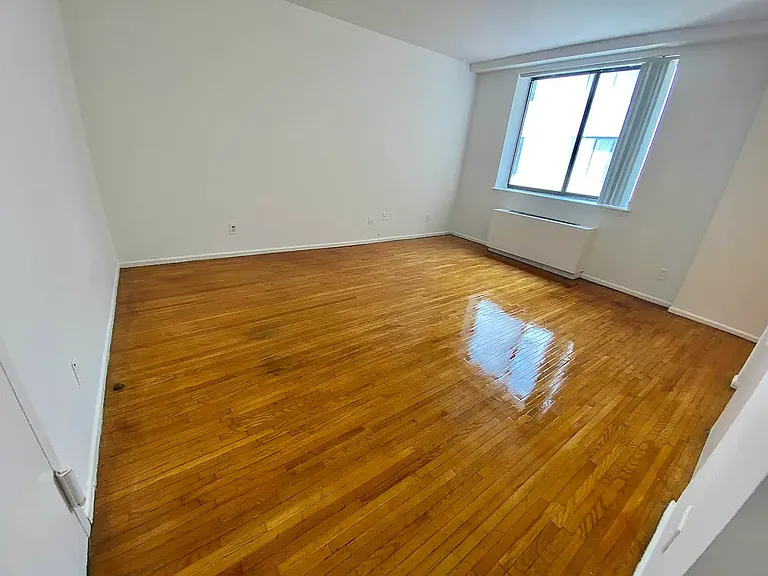 121 E 12th St #5G — Photo 3