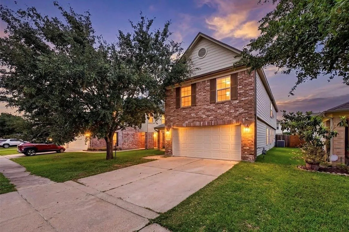 4 bed, 2.5 bath, 3156 sqft, $2,450 — Photo 1