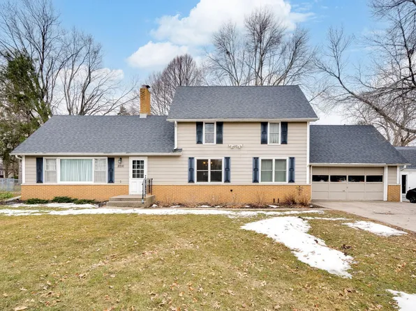 2216 S Shore Blvd, White Bear Lake, MN 55110