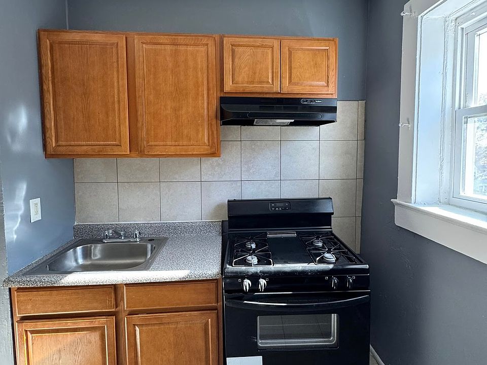 1st image of 221-223 Roseville Ave #213