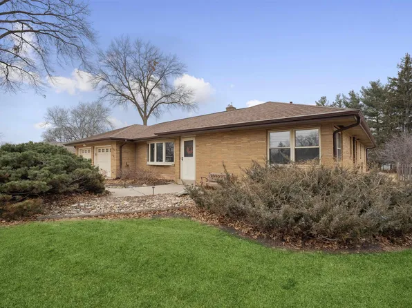 1822 Orchard Dr, Cedar Falls, IA 50613