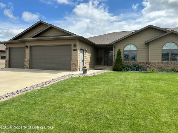1362 6th St E, Dickinson, ND 58601