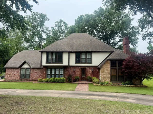 5909 Rolling Oaks Dr, Muskogee, OK 74401
