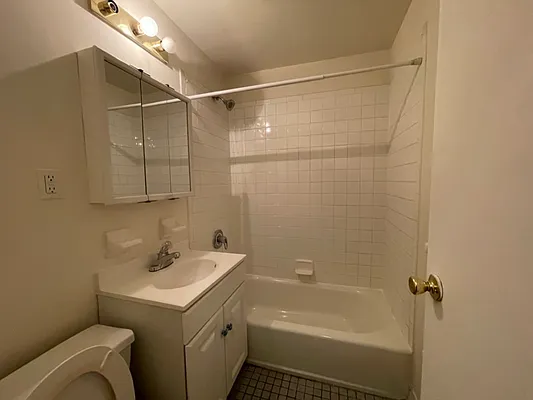 Rented by Cohen Smith Chang LLC | media 11