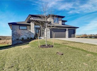 10038 Aurora St, Lenexa, KS 66220