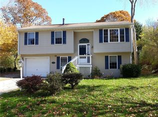 31 Pepper Bush Trl, Saunderstown, RI 02874