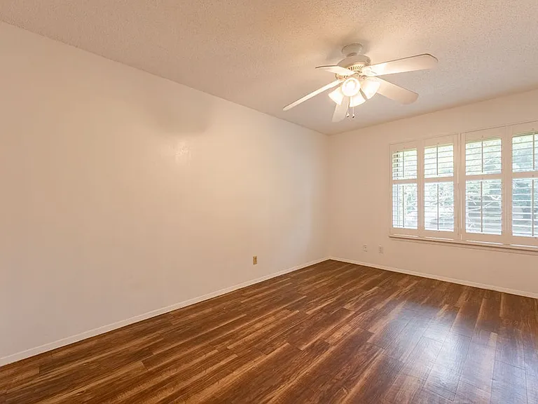 9604 Blue Creek Ln — Photo 16