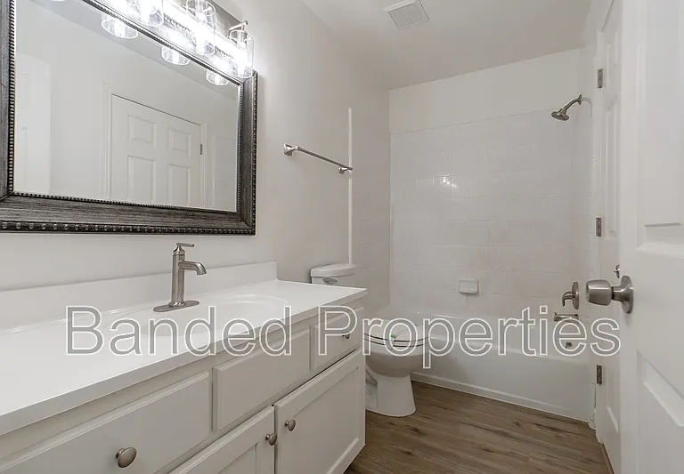 325 E Mill St S #3 — Photo 16
