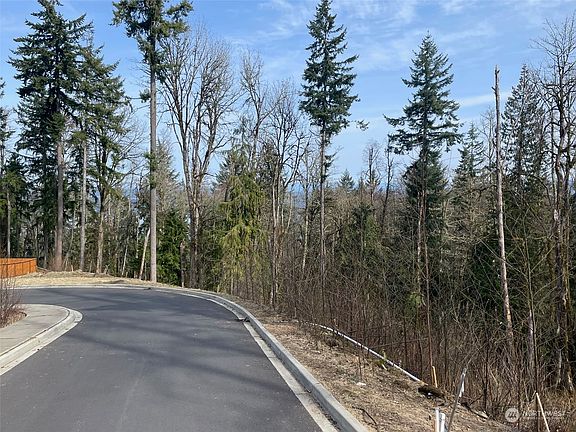 2nd image of 17845 Cougar Mountain Road SE
