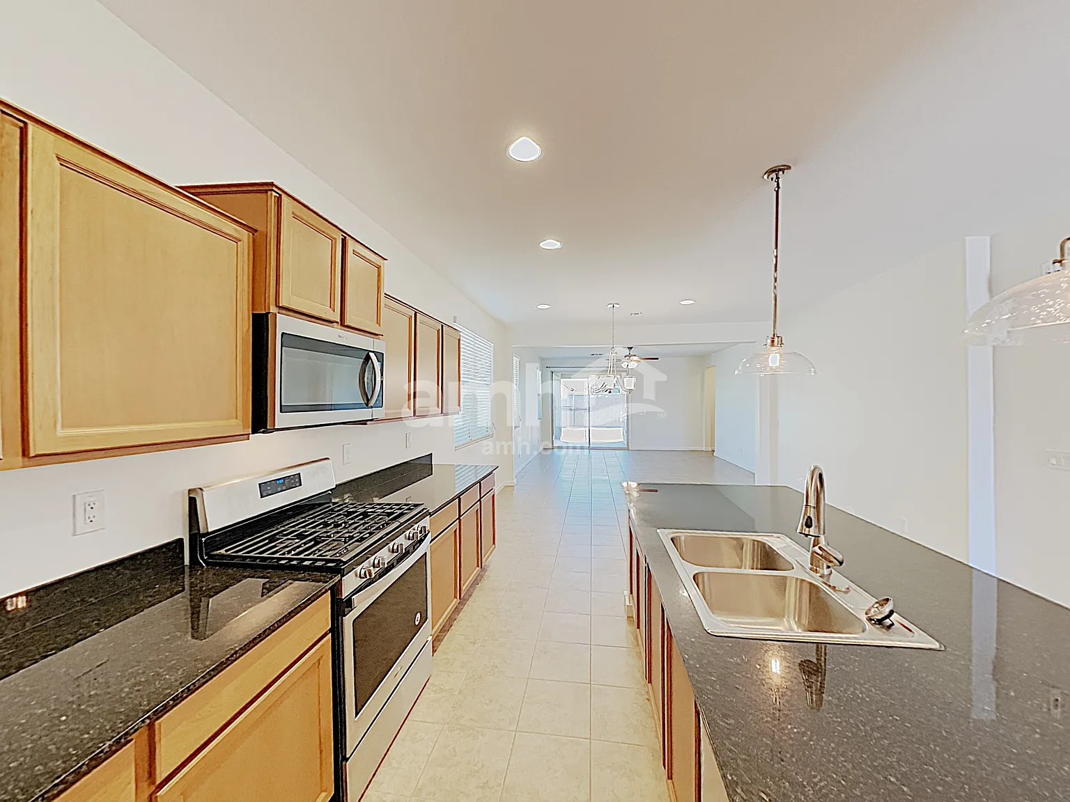 3 bed, 2.0 bath, 2005 sqft, $2,065 — Photo 4