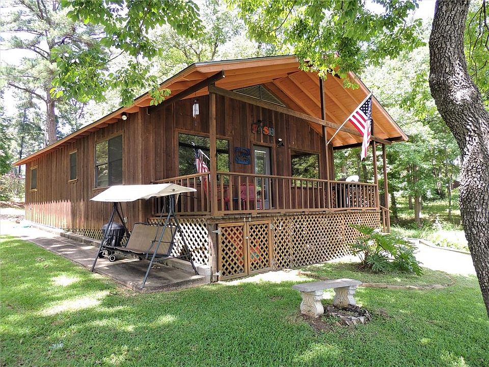 1st image of 240 Lakeshore Dr