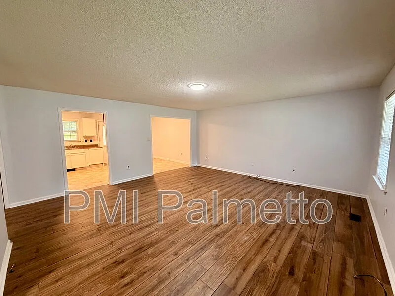 4 bed, 2.0 bath, 1448 sqft, $1,625 — Photo 4