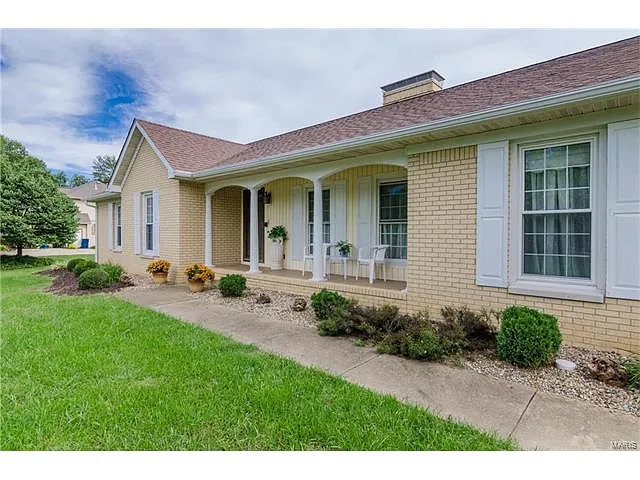 4 Equestrian Ct S photo 1