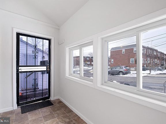 4th image of 403 S 6th St