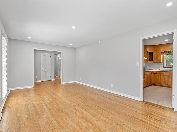3rd image of 407 Hillmont Dr NW
