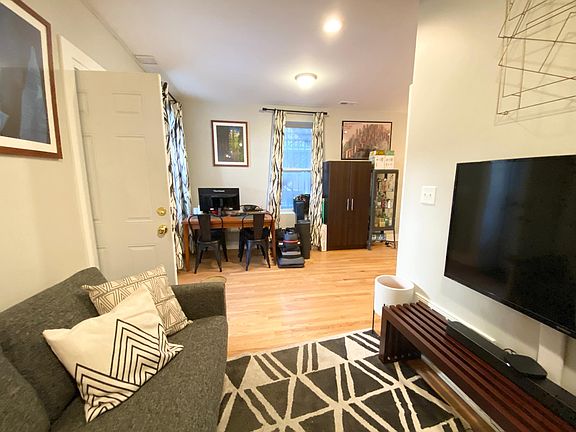 2nd image of 1425 N Wood St #1B