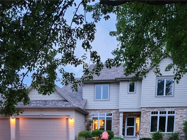 9216 Westfield Cir, Johnston, IA 50131
