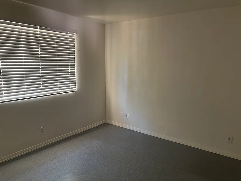 301 W Sherwood Blvd #3 — Photo 5