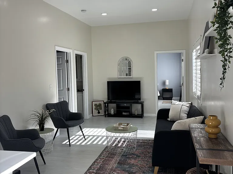 1704 W 94th St — Photo 12