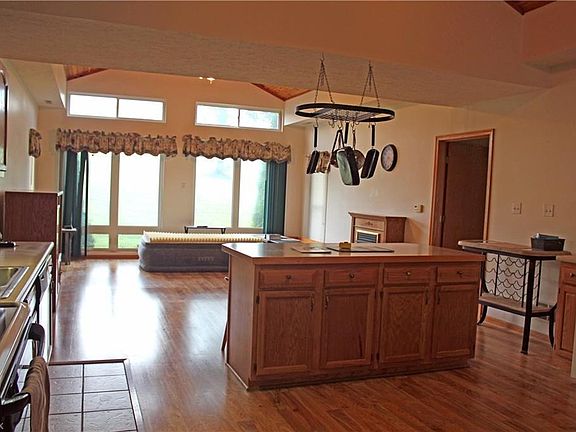 5th image of 550 Morris Dr