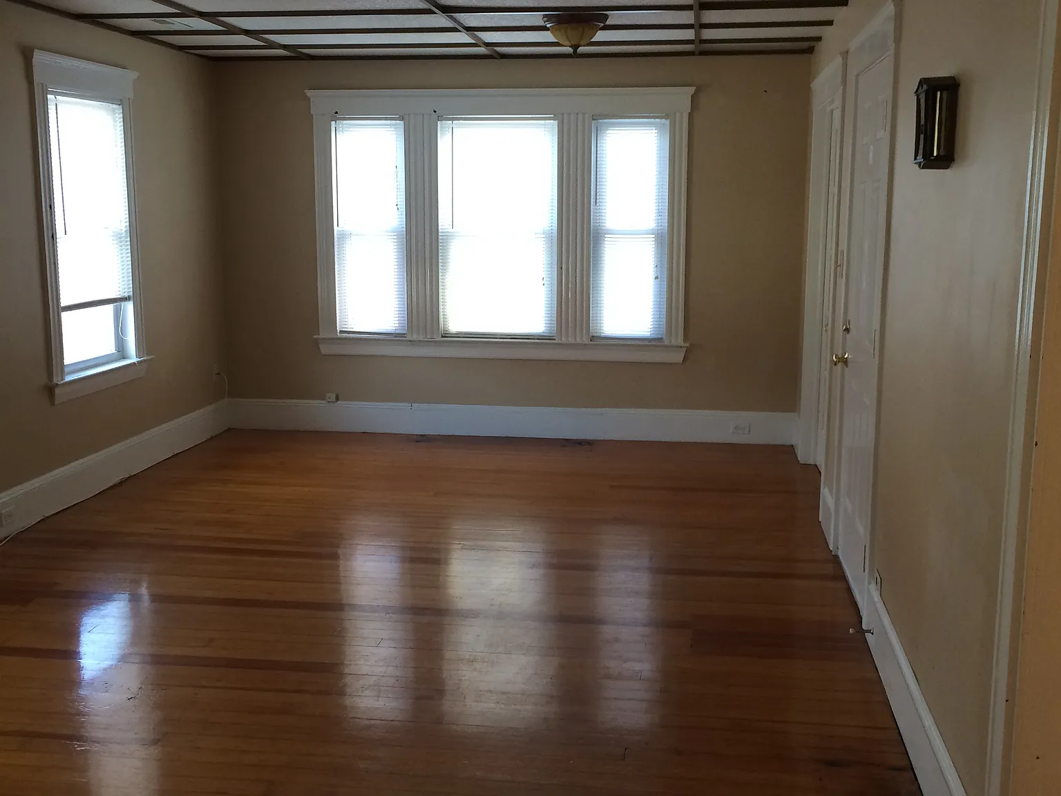 2 bed, 1300 sqft, $2,300 — Photo 2