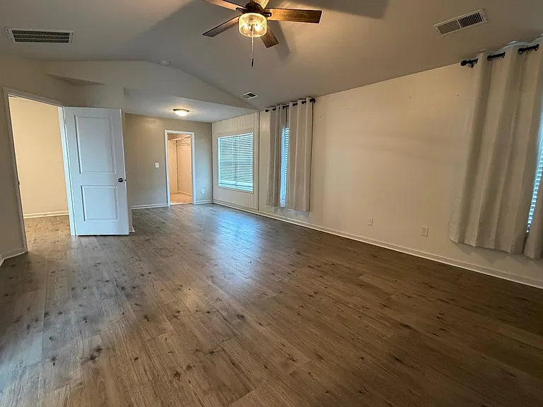 1097 Sapphire Dr — Photo 24