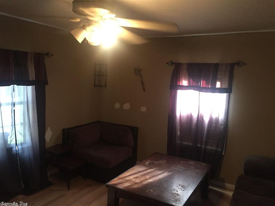2nd image of 811 W Academy Ave