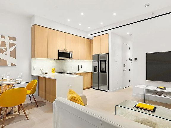 2nd image of 34 E 126th St #2