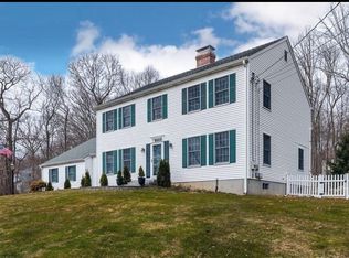 9 Hyde Park Dr, Gales Ferry, CT 06335