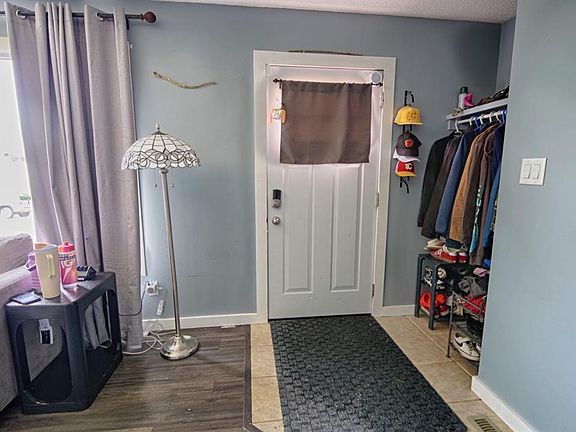 4th image of 32 Lemoyne Cres W