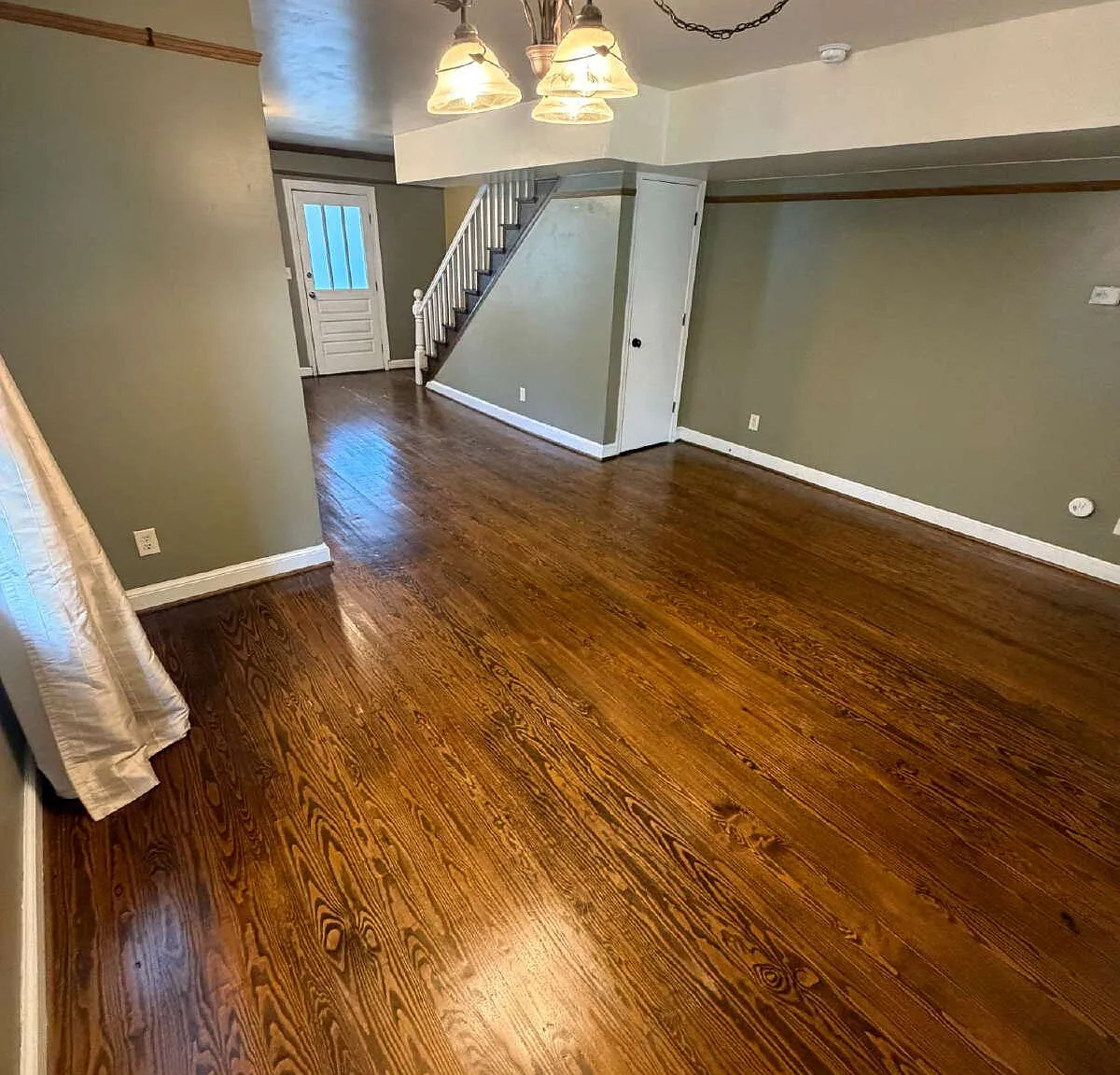 3 bed, 1.0 bath, 1255 sqft, $1,975 — Photo 3