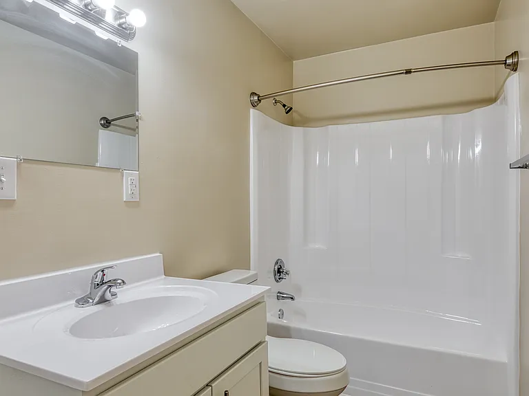 Summer Station Apartments Where Comfort Meets Coastal Living — Photo 15