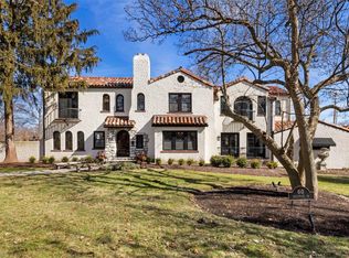 60 Crestwood Dr, Saint Louis, MO 63105